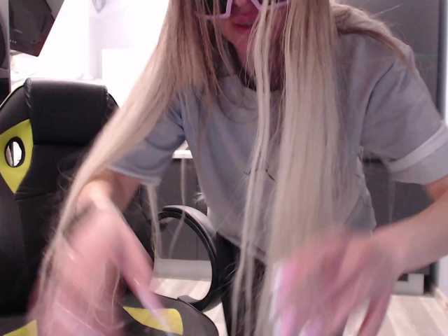 blondalina's BongaCams show and profile