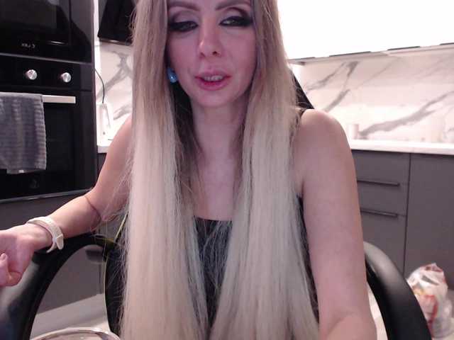 blondalina's BongaCams show and profile