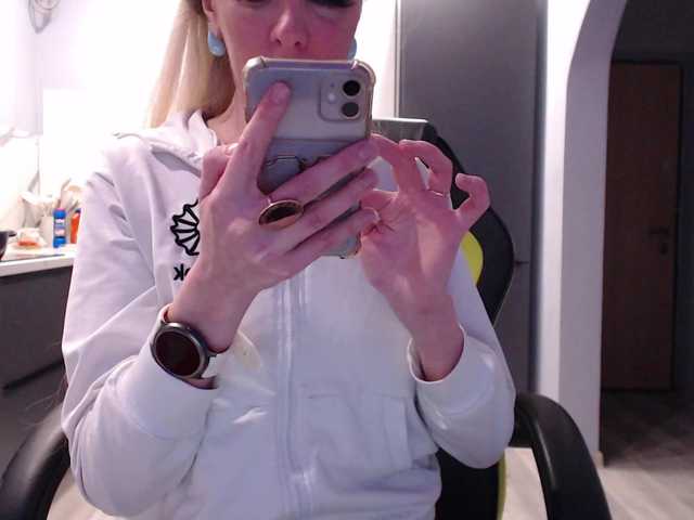 blondalina's BongaCams show and profile