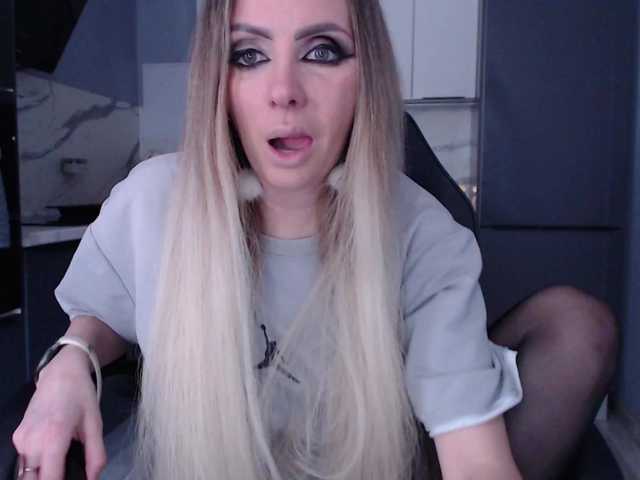 blondalina's BongaCams show and profile