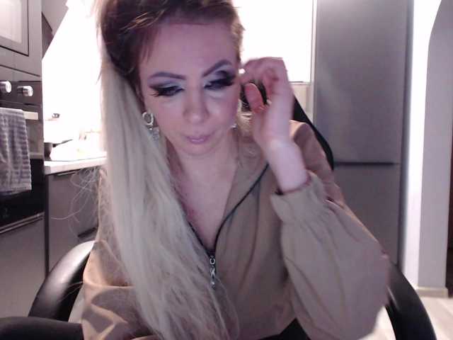 blondalina from BongaCams is Freechat