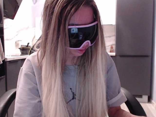 blondalina's BongaCams show and profile