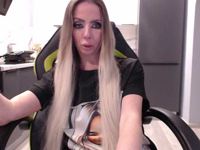 blondalina's BongaCams show and profile