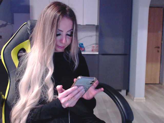 blondalina's BongaCams show and profile