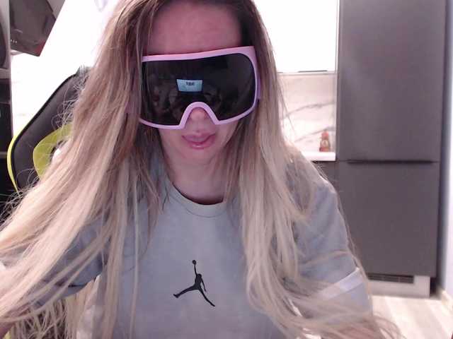 blondalina's BongaCams show and profile