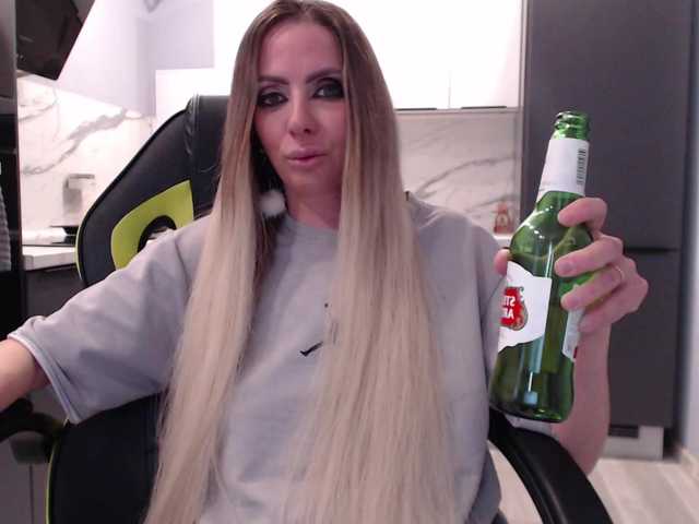 blondalina's BongaCams show and profile