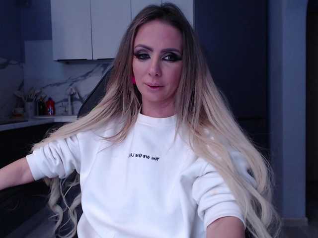 blondalina's BongaCams show and profile