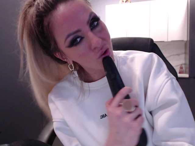 blondalina cam belle