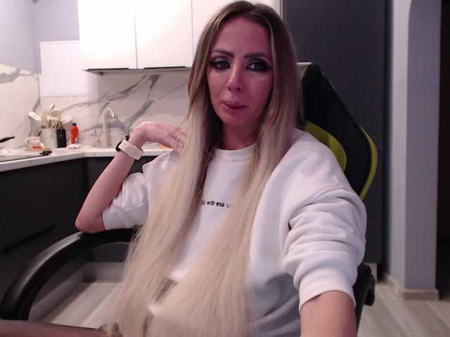 blondalina's BongaCams show and profile