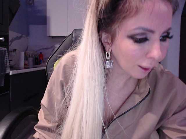 blondalina's BongaCams show and profile