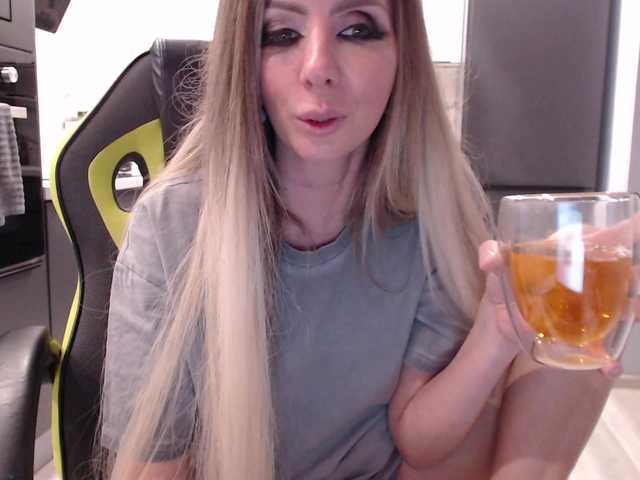 blondalina's BongaCams show and profile