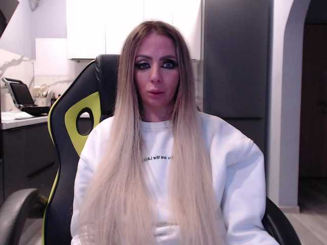 blondalina's BongaCams show and profile