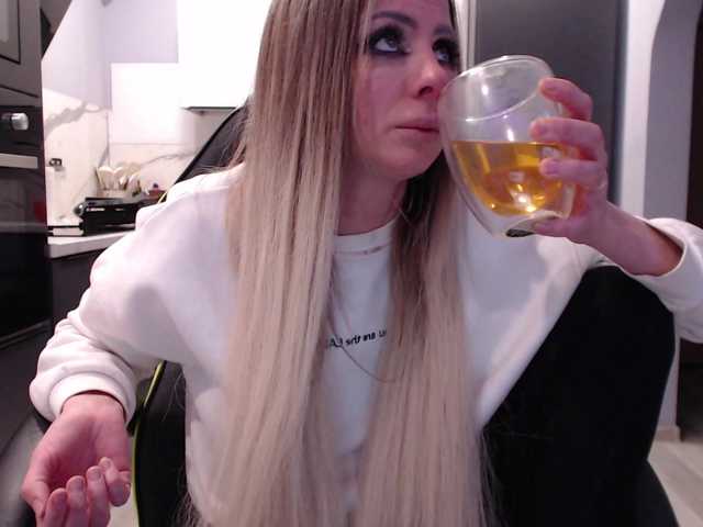 blondalina's BongaCams show and profile