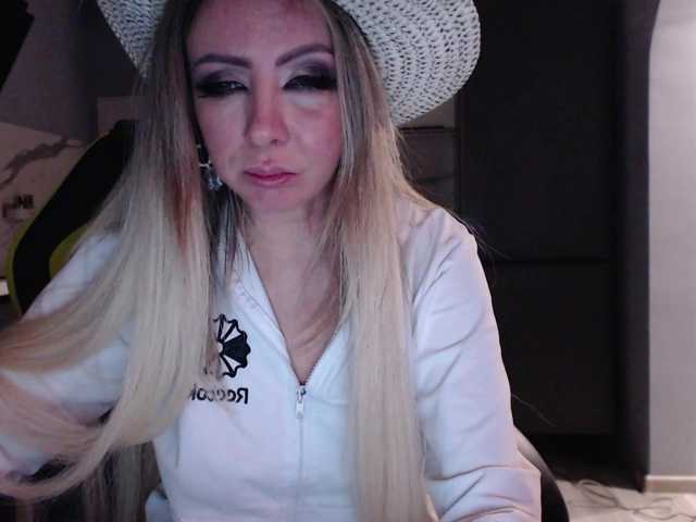 blondalina's BongaCams show and profile