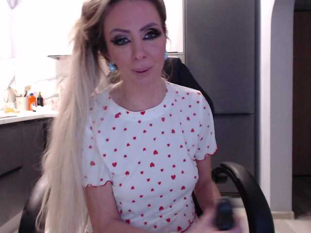 blondalina's BongaCams show and profile