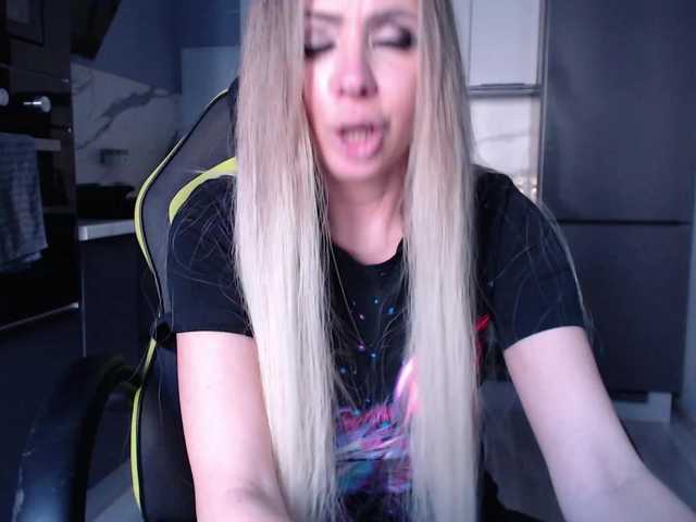 blondalina's BongaCams profile