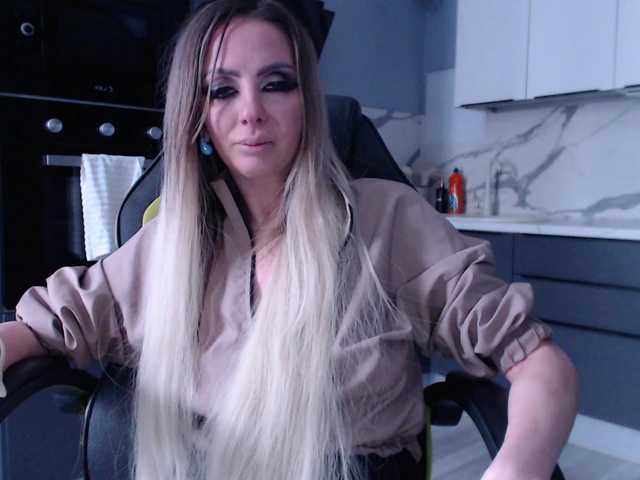 blondalina's BongaCams show and profile