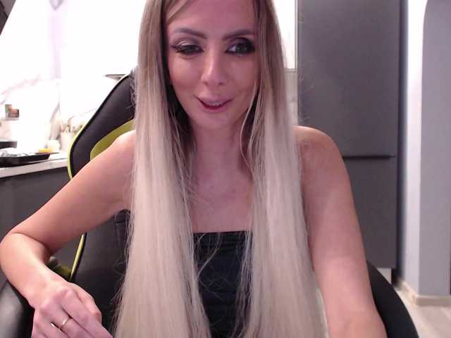blondalina from BongaCams