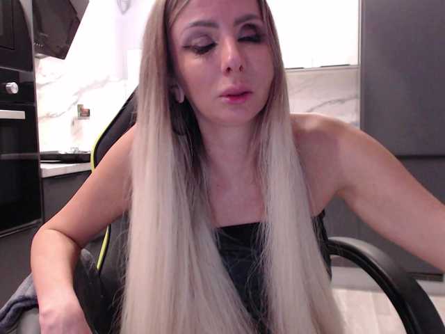 Masturbate to Blondalina, she wants to masturbate for you blondalina from BongaCams