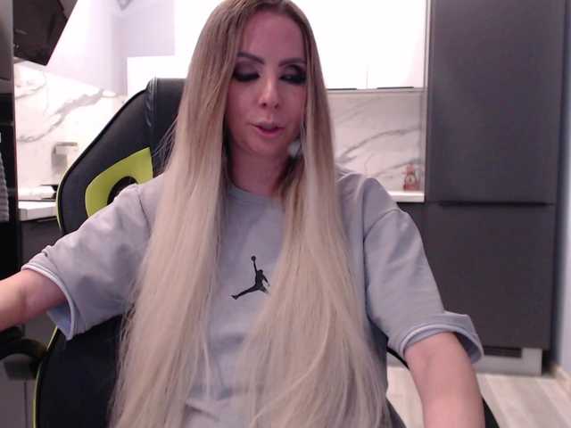 blondalina's BongaCams show and profile