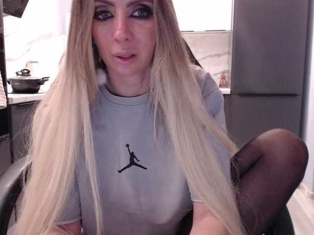 blondalina's BongaCams show and profile