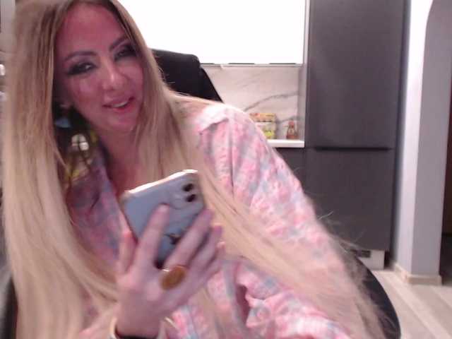 blondalina's BongaCams show and profile