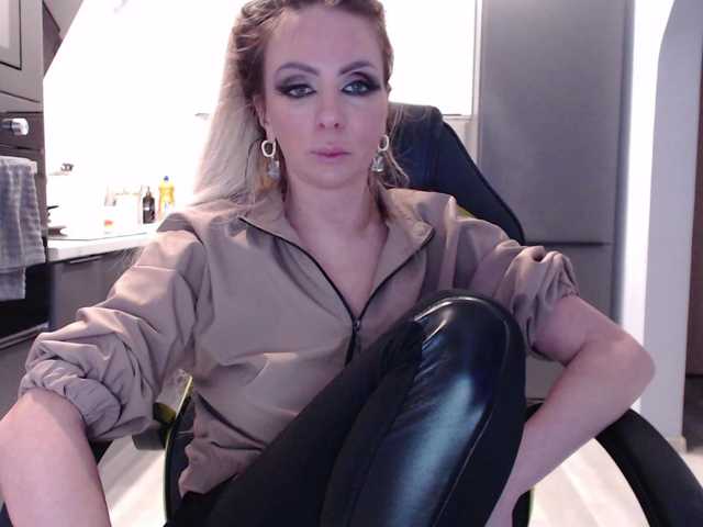 blondalina from BongaCams is Freechat