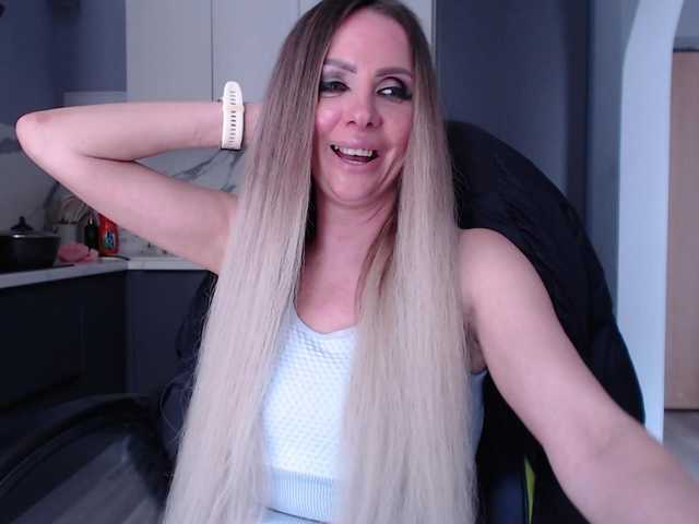 blondalina's BongaCams show and profile