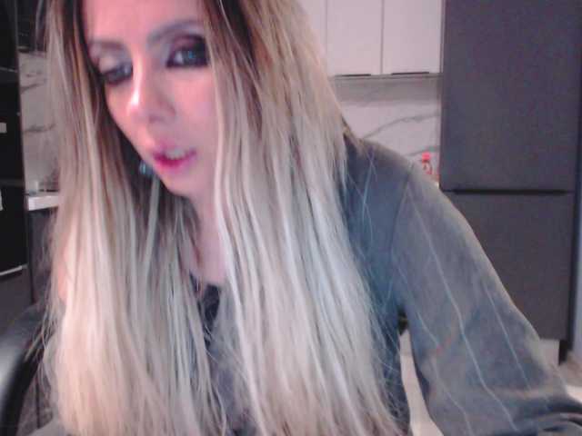 blondalina's BongaCams show and profile