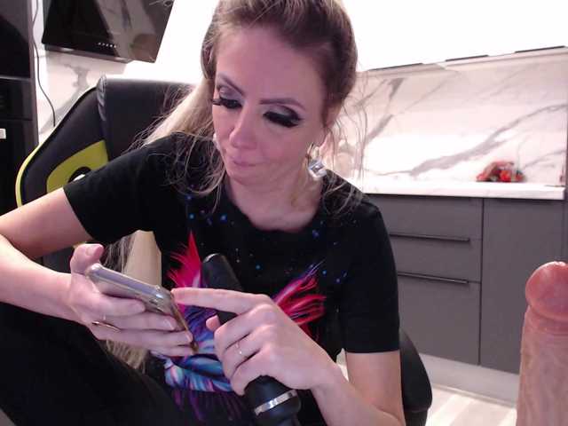 blondalina's BongaCams show and profile