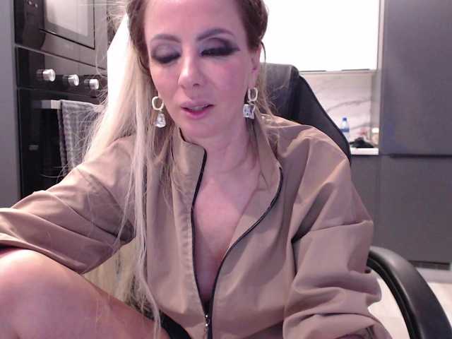 blondalina from BongaCams