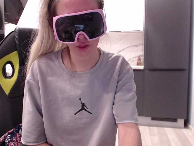 blondalina's BongaCams show and profile