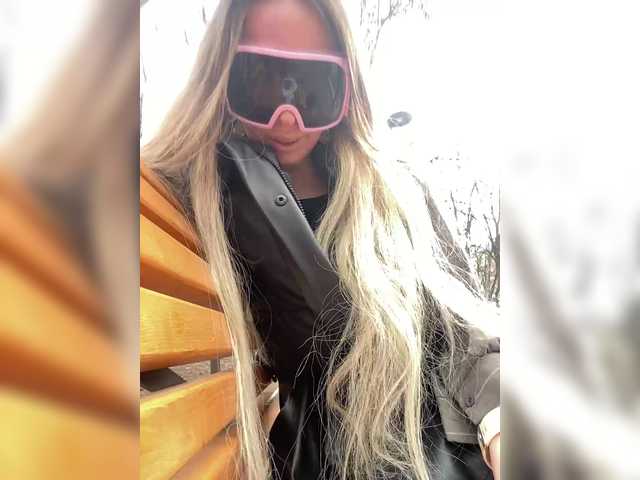 blondalina's BongaCams show and profile