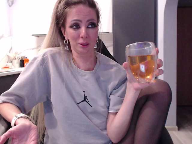 blondalina's BongaCams show and profile