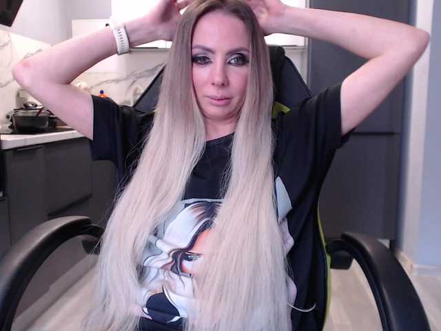 blondalina's BongaCams show and profile