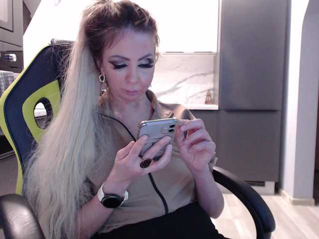 blondalina from BongaCams is Freechat