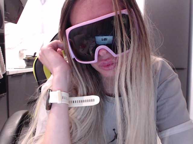 blondalina's BongaCams show and profile