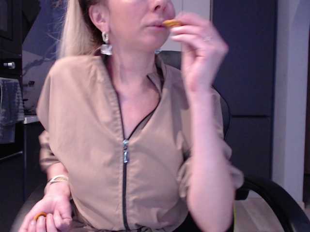blondalina from BongaCams is Freechat