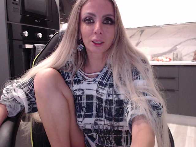 blondalina from BongaCams is Freechat