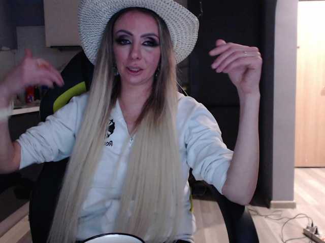 blondalina's BongaCams show and profile