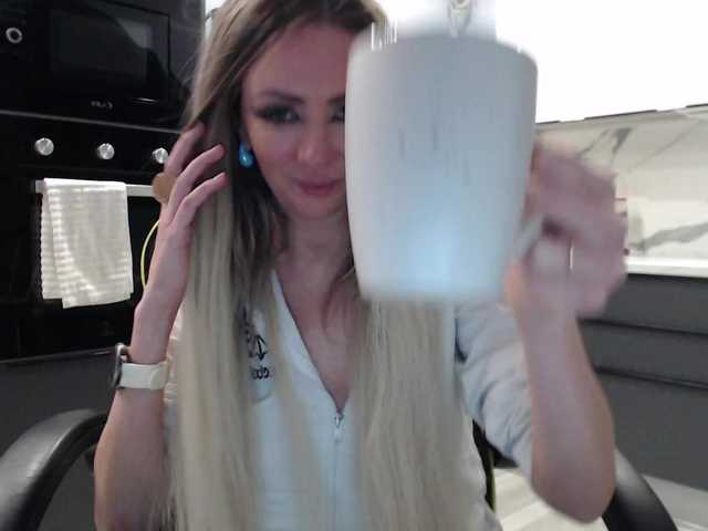 blondalina's BongaCams show and profile