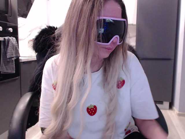 blondalina's BongaCams show and profile