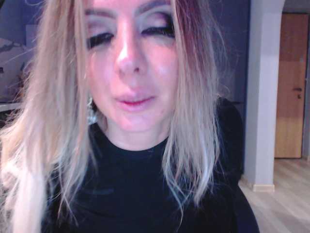 blondalina from BongaCams is Freechat