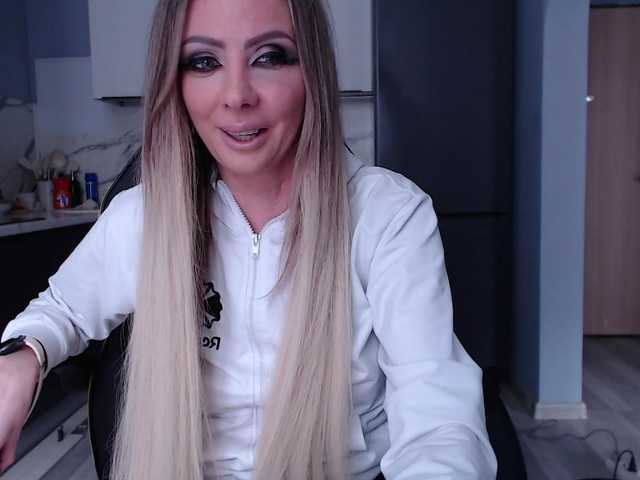 blondalina's BongaCams show and profile