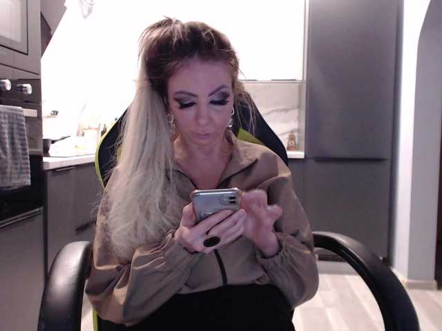 blondalina's BongaCams show and profile