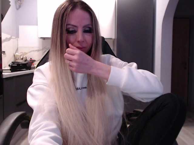 blondalina's BongaCams show and profile