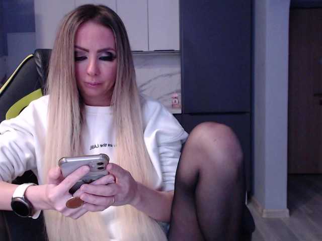 blondalina's BongaCams show and profile
