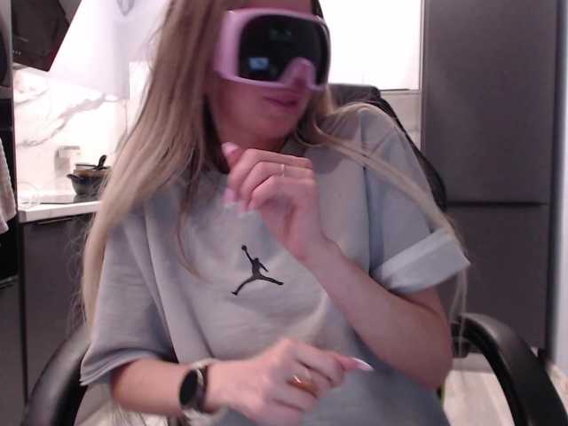 blondalina's BongaCams show and profile