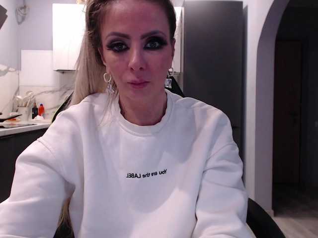 blondalina's BongaCams show and profile