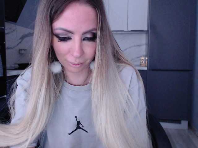 blondalina's BongaCams show and profile